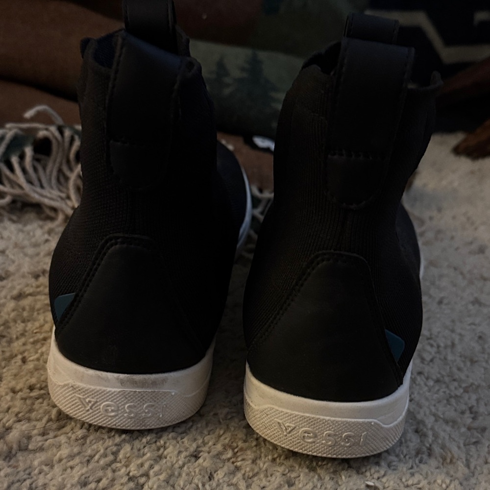 Vessi Women waterproof High-Top shoes - Picture 3 of 3